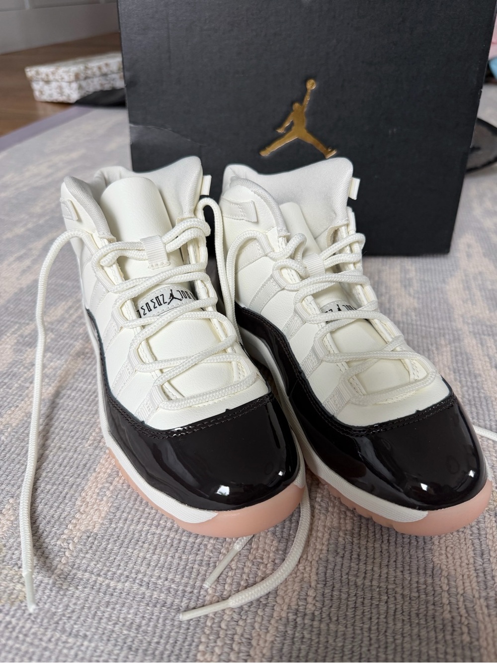 Jordan 11 Retro Kids Size 3 - Neapolitan (PS)